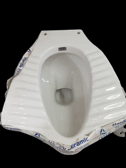 Anglo Indian ceremic toilet set — image 1