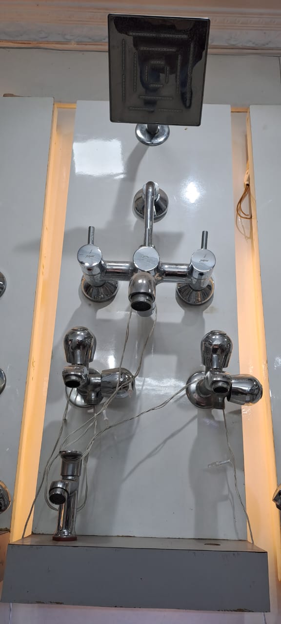 Bathroom Accessories — image 3