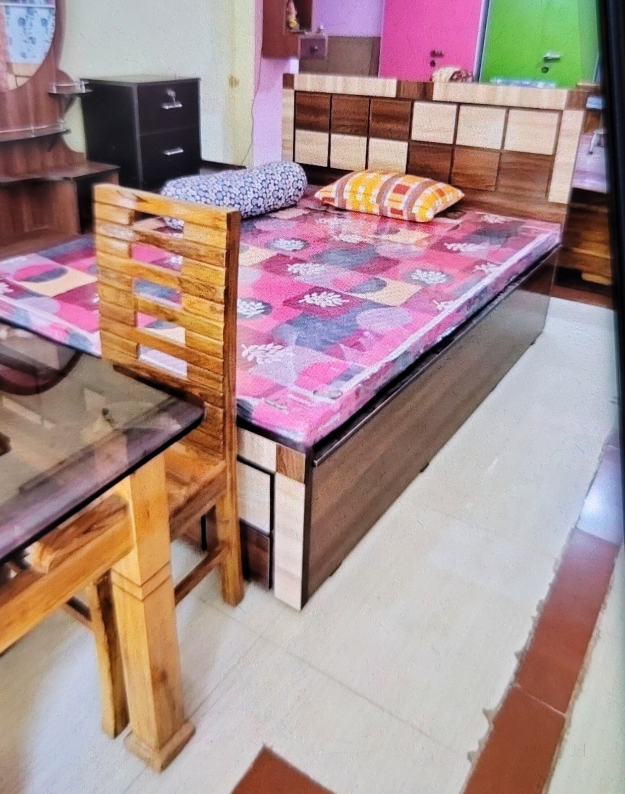Bed — image 1