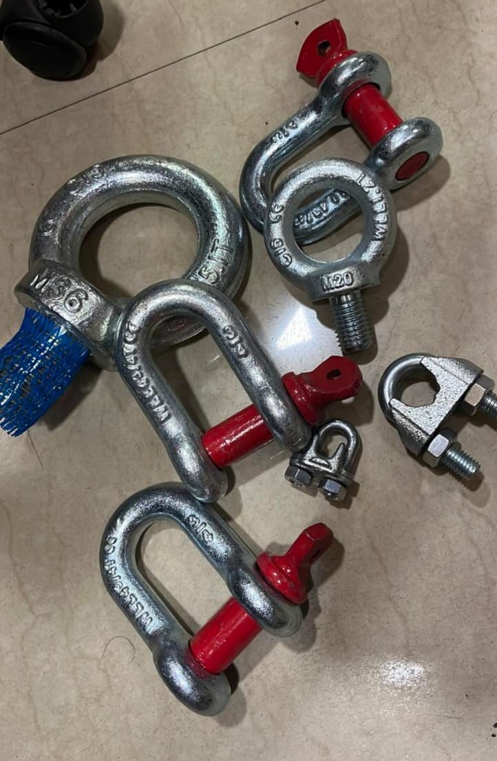 D Shackles — image 1