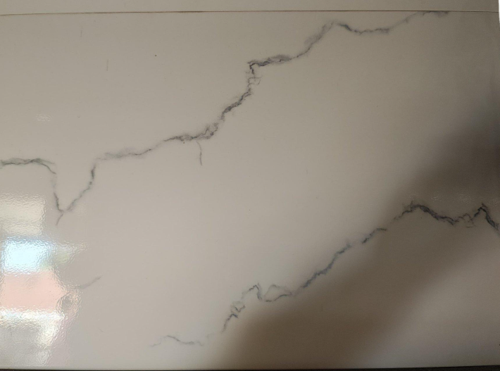Glossy Ceramic tile — image 1